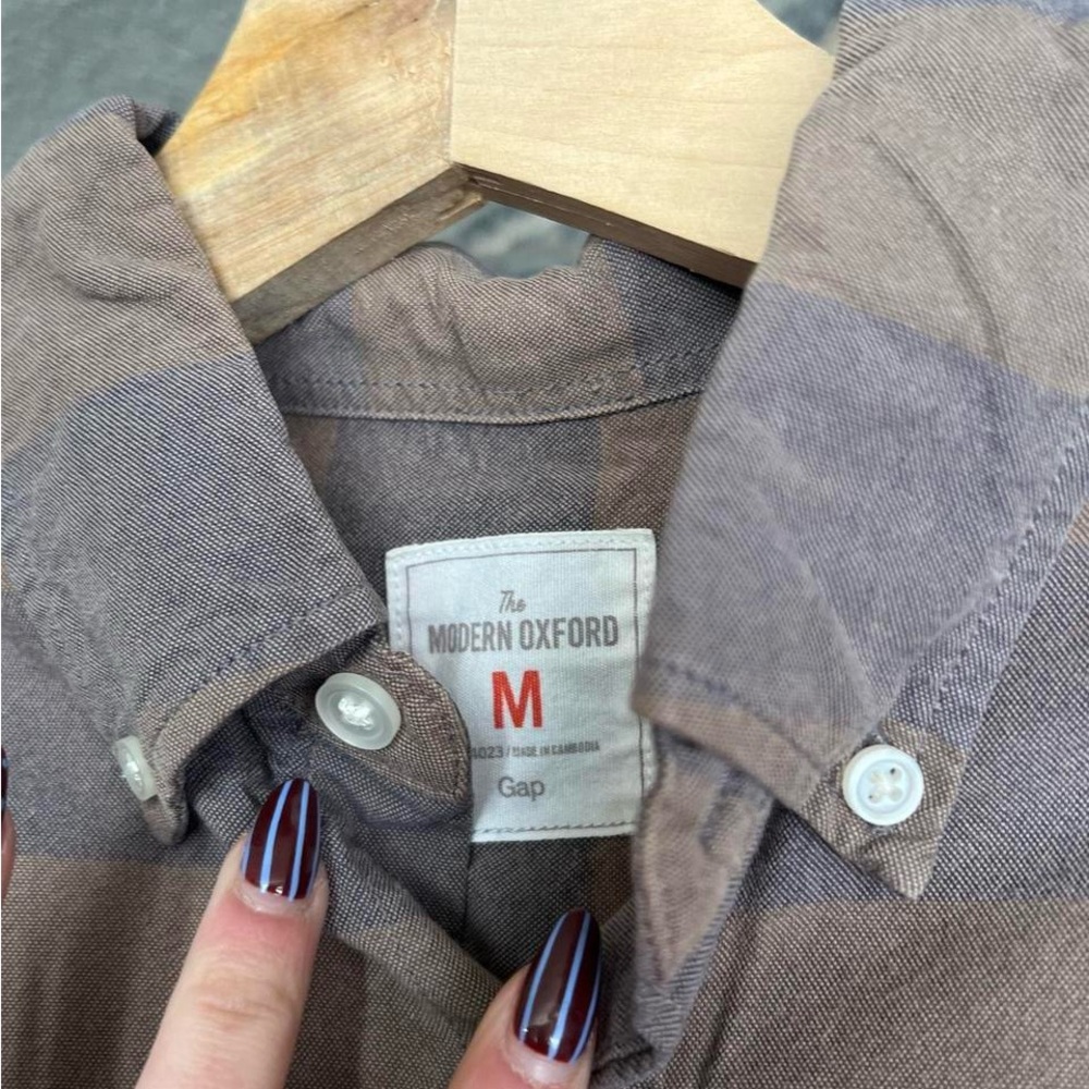 GAP Men's Casual Brown Striped Buttondown - Picture 3 of 3